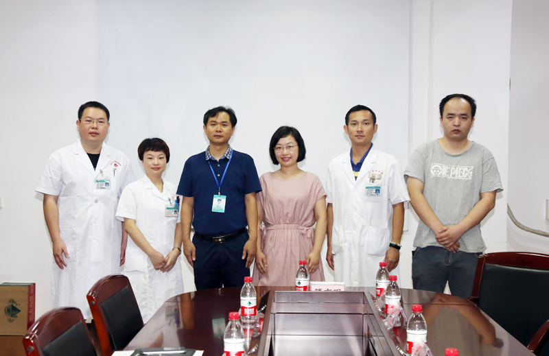 李清华与准博士们合影点击查看:李清华院长在医院博士人才内培工作